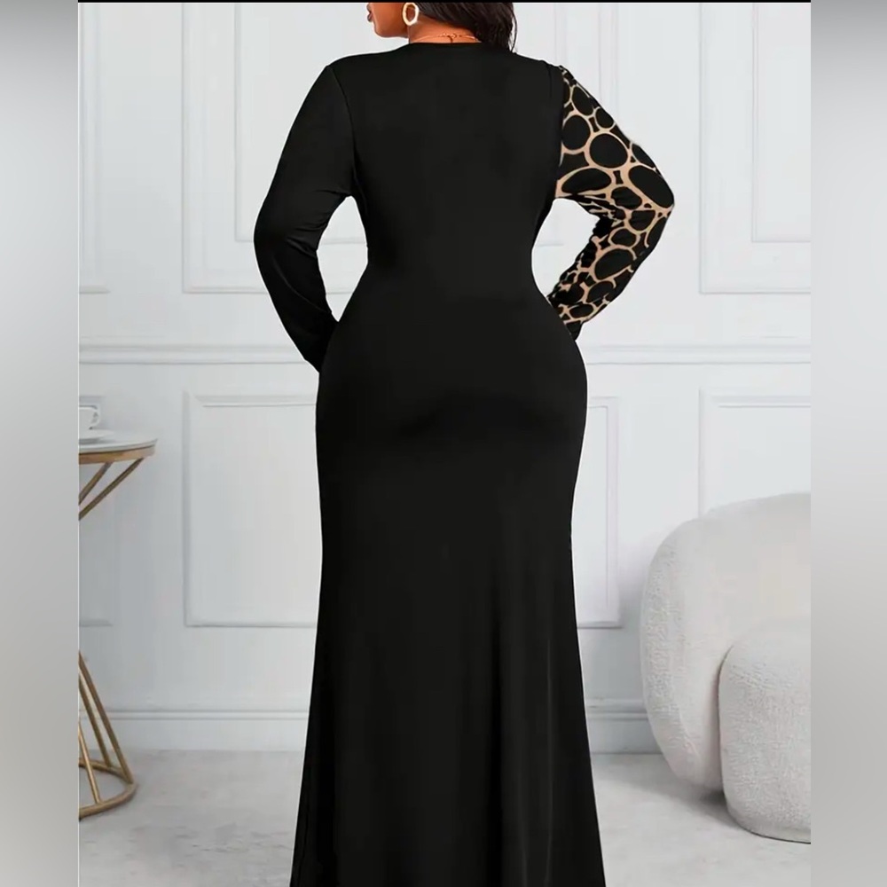Elegant V-Neck dresss - Picture 2 of 4